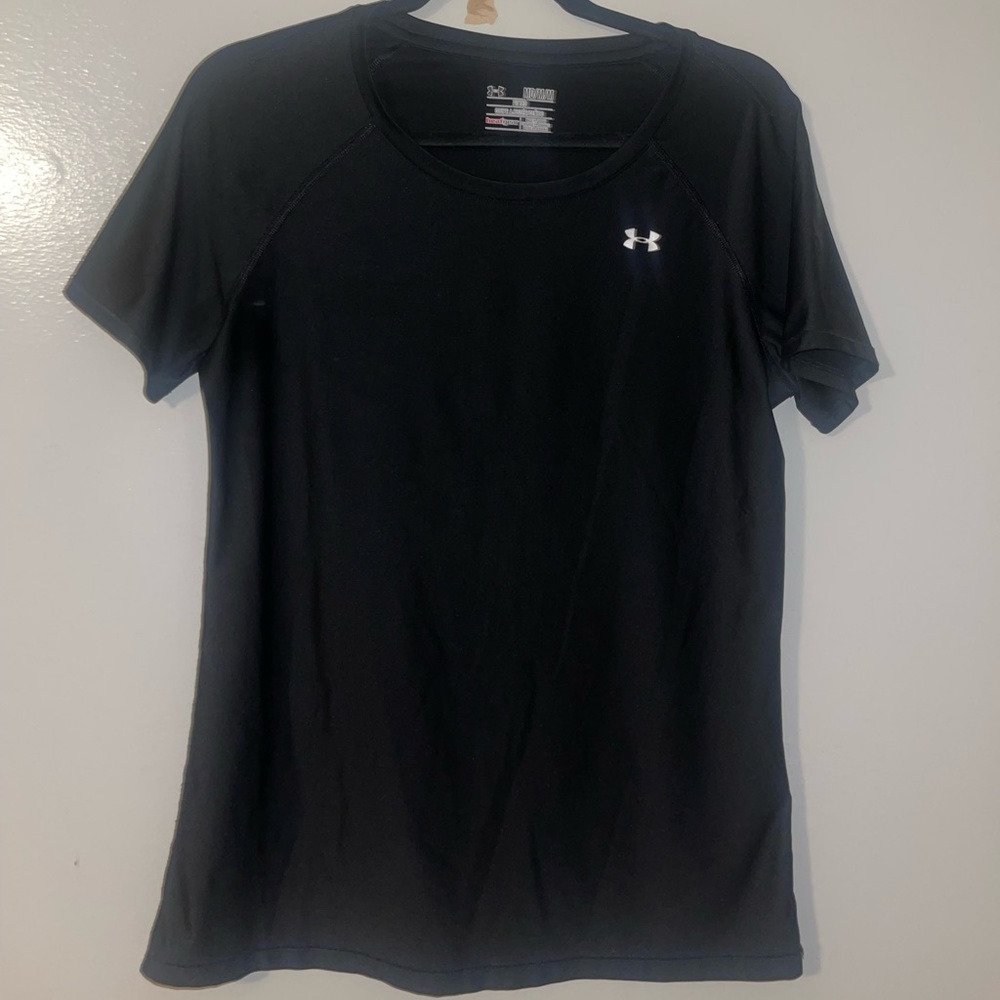 Under armour fitted active dri fit shirt size MEDIUM